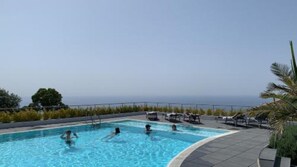 Piscina all'aperto, una piscina riscaldata