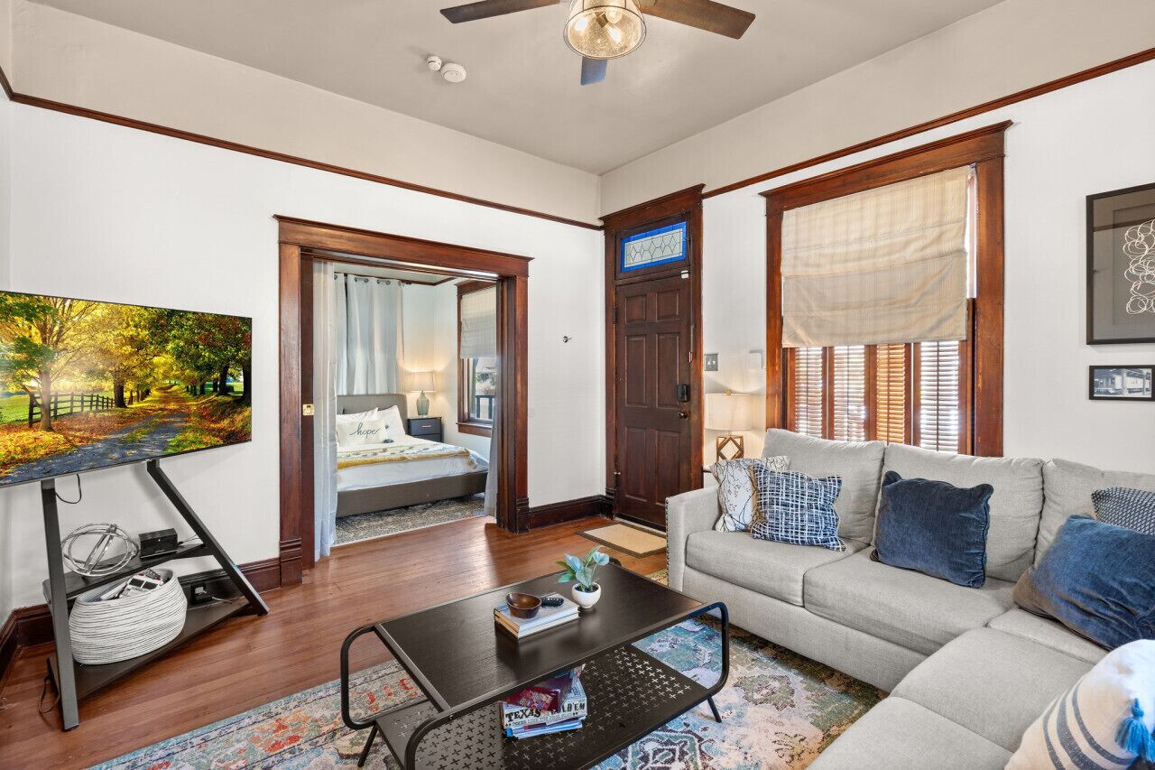 Charming 4/BR with Fire Pit & Gated Parking