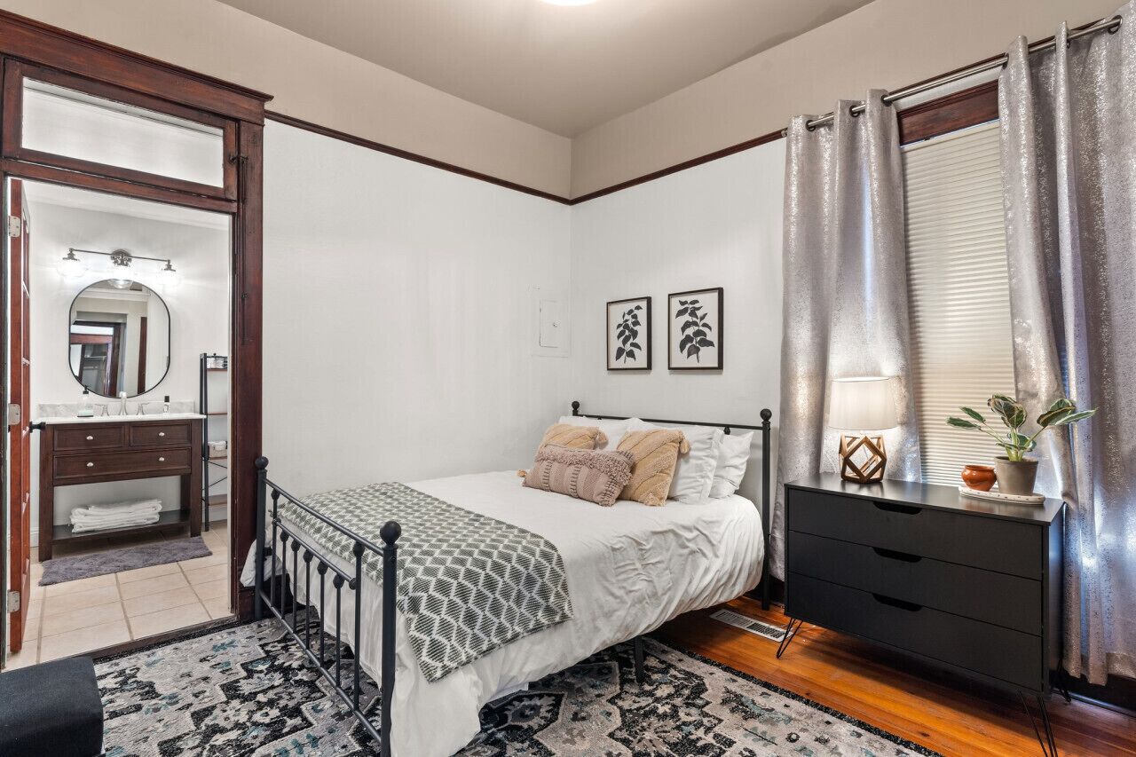 Charming 4/BR with Fire Pit & Gated Parking