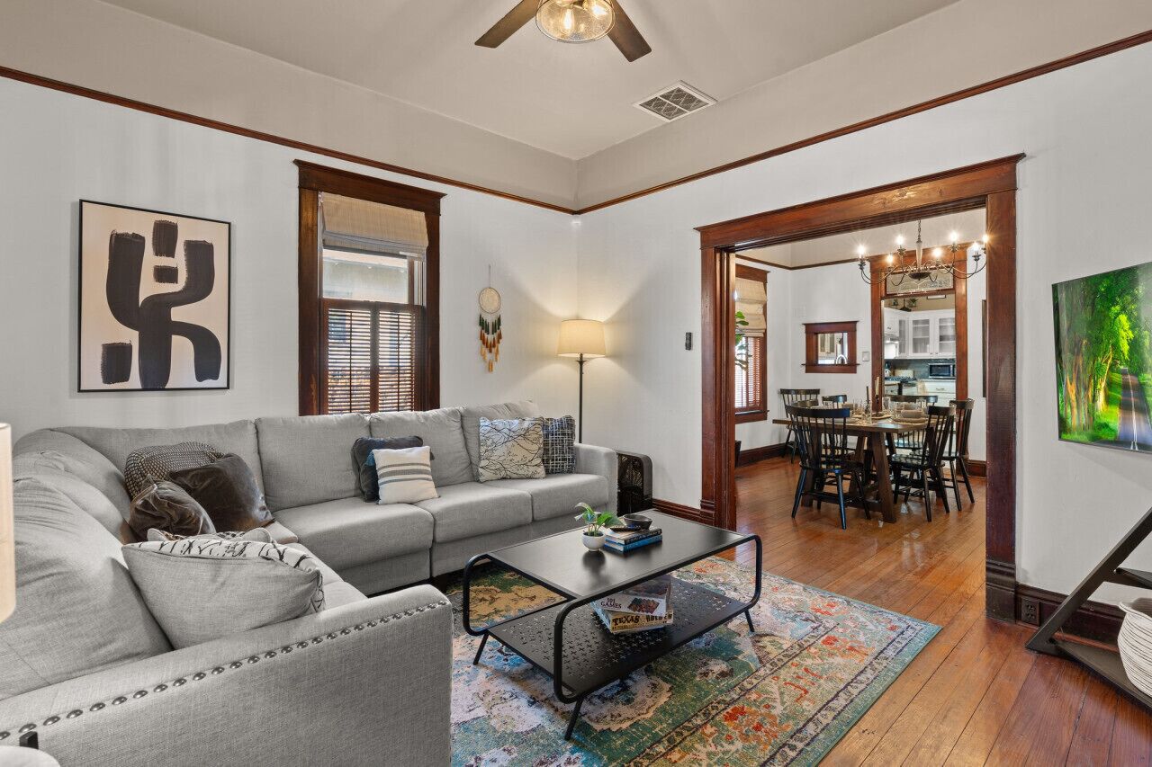 Charming 4/BR with Fire Pit & Gated Parking