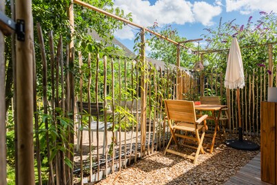 Spacious & high-quality vacation apartment with sun terrace & parking space