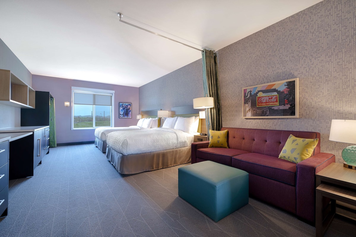 1 bedroom, premium bedding, pillowtop beds, desk