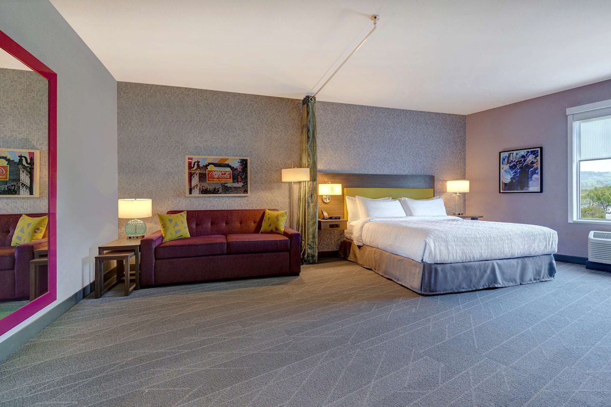1 bedroom, premium bedding, pillowtop beds, desk