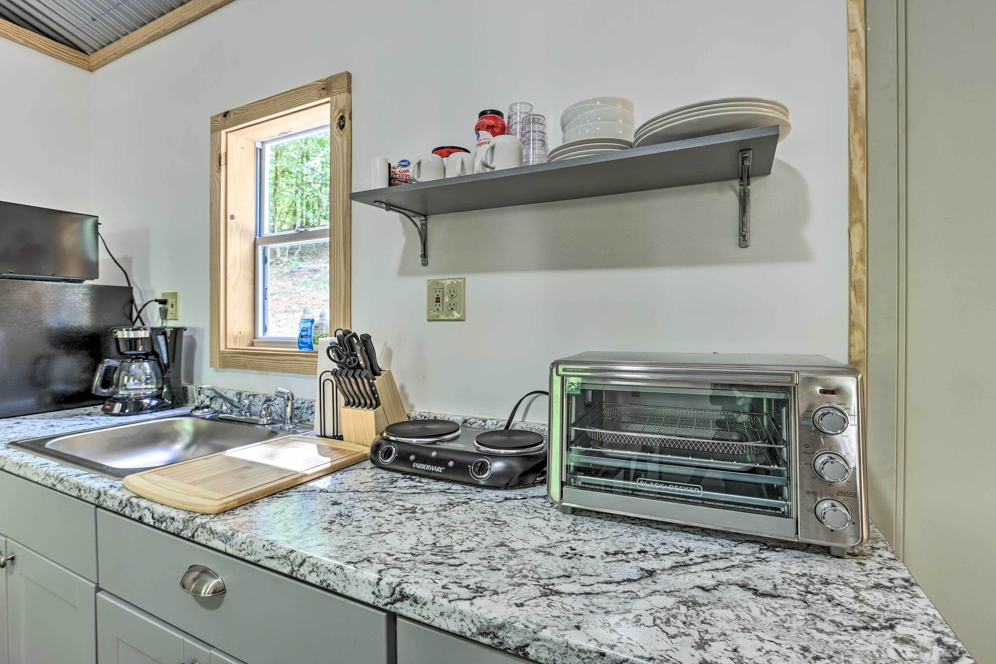 Tallassee Cabin w/ Forest Views Near Creek!