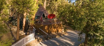 Cabin in the forest, close to Bass Lake & Yosemite, mountain views & deck