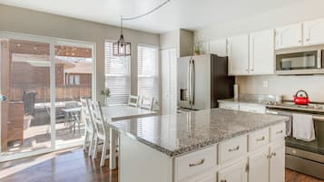 Coffee/tea maker, fridge, microwave, stovetop