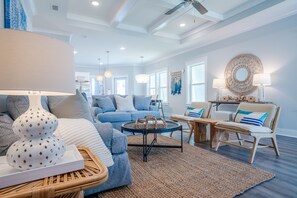 Smart TV - Pet Friendly w/ Fenced Backyard, Pool & Beach + Free Attraction Tickets! (Laguna Beach)