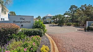 Unclassified image, 4 of 49, button - Dog Friendly, Close to Beach, Overlooks Pool/Spa + Free Attraction Tickets! (Santa Rosa Beach)