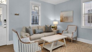 TV - Dog Friendly, Close to Beach, Overlooks Pool/Spa + Free Attraction Tickets! (Santa Rosa Beach)