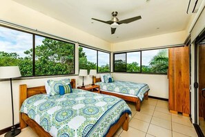 5 dormitoris, planxa i posts de planxar, un bressol de viatge i wifi 