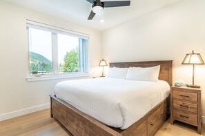 2 bedrooms, iron/ironing board, free WiFi, bed sheets - Centrally Located Condo in Keystone w/ Mountain Views & Private Balcony! (Keystone)