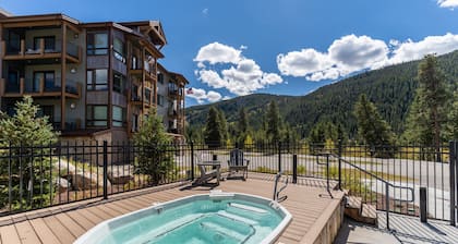 Centrally Located Condo in Keystone w/ Mountain Views & Private Balcony!
