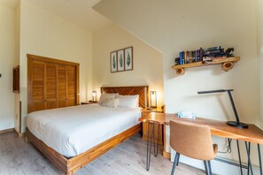 1 bedroom, desk, free WiFi, bed sheets