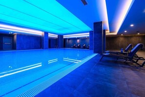 Indoor pool - La Quinta by Wyndham Istanbul Gunesli (Istanbul)
