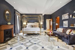 5 bedrooms, desk, iron/ironing board, free WiFi