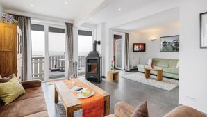Apartment | Living room - Awesome Apartment in Rechlin With 2 Bedrooms, Sauna and Wifi (Rechlin)
