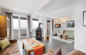 Apartment | Living room | TV