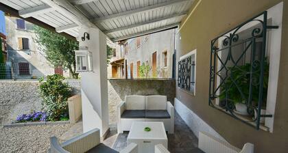 Residence at the Castle. Room in medieval village 10 minutes from Lake Garda