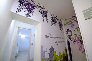 Interior - Residence at the Castle. Room in medieval village 10 minutes from Lake Garda (Castellaro Lagusello)