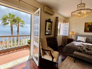 3 Schlafzimmer, Schreibtisch, Bügeleisen/Bügelbrett, Reisekinderbett