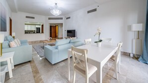 Apartment (2 Bedrooms) | Wohnbereich