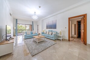 Appartement (2 Bedrooms) | Aire de séjour | Téléviseur au plasma de 1 cm avec télévision par satellite, téléviseur