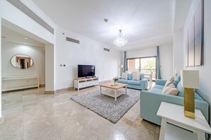 아파트 (2 Bedrooms) | 거실 공간 | 위성 채널 시청이 가능한 1cm 플라스마 TV, TV