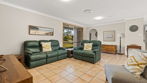 TV - Mum's Beach House by Experience Jervis Bay (Vincentia)