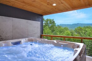 Outdoor spa tub - Mountain View Manor  ~ Mountain Modern 5BR ~ Near downtown Blue Ridge! (Blue Ridge)