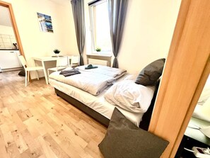 2 bedrooms, free WiFi, bed sheets - 3 room apartment, central Hagen South, 4 min to the A45 (Hagen)