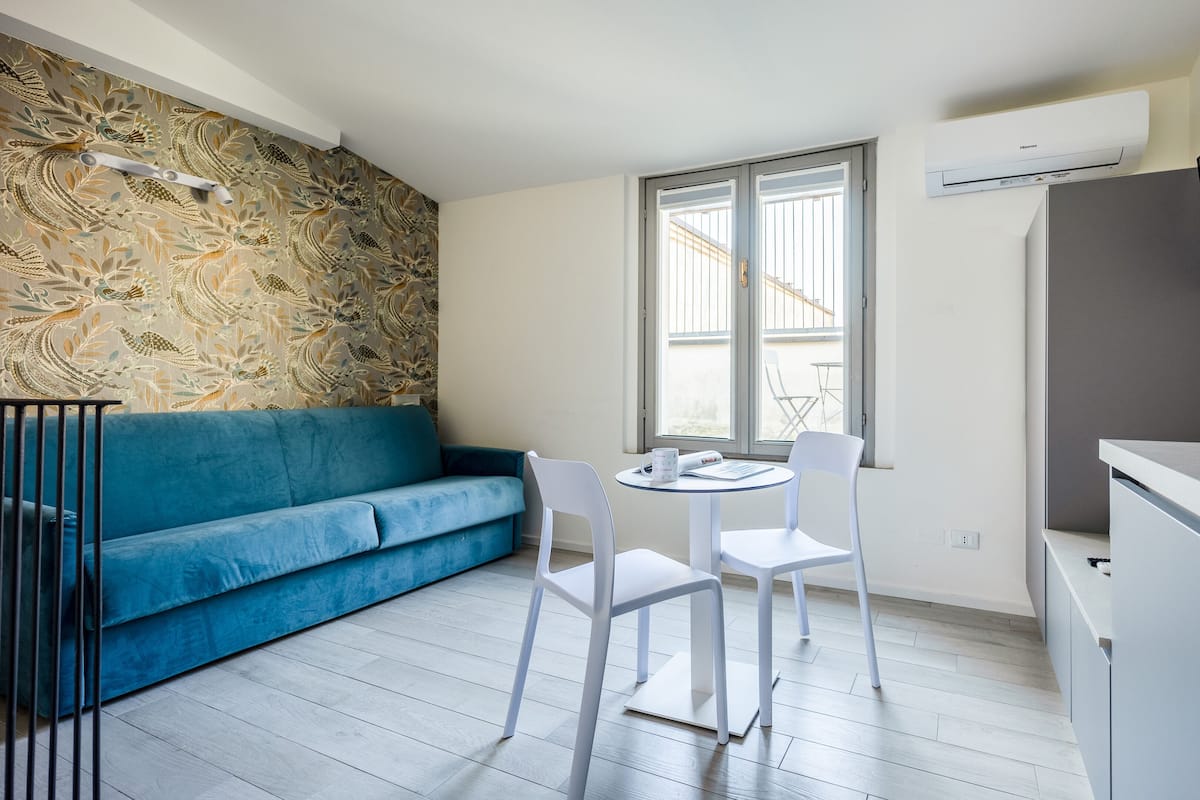 Estudio, balcón | Área de sala de estar