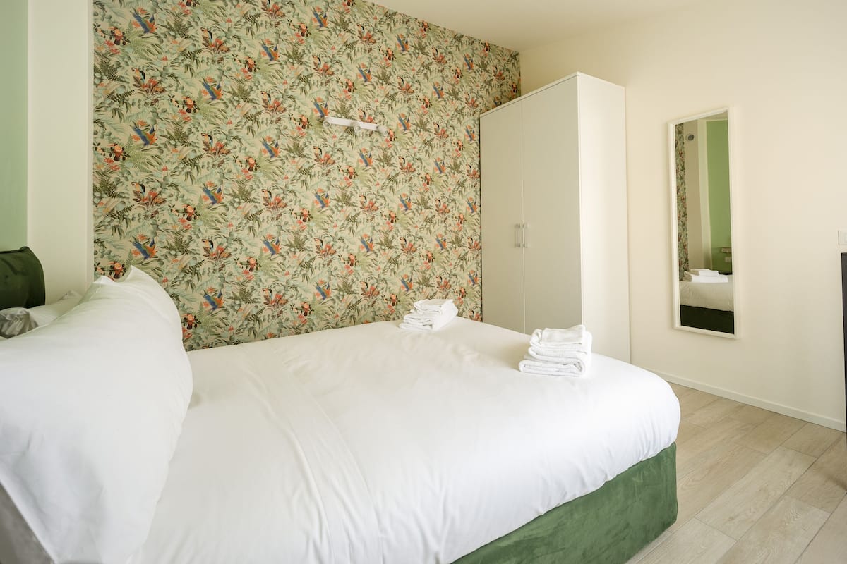 Estudio, 1 cama matrimonial, baño privado | Sábanas de algodón egipcio y ropa de cama de alta calidad