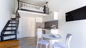 Studio, 1 Double Bed, Ensuite | Living area