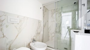 Studio, 1 Double Bed with Sofa bed, Ensuite | Bathroom