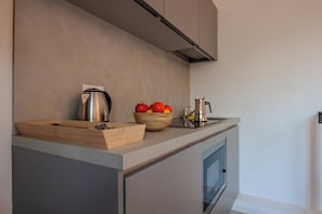 Studio, Balcony | Private kitchen
