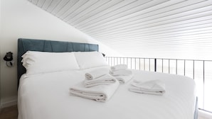 Studio, 1 Double Bed with Sofa bed | Egyptian cotton sheets, premium bedding, iron/ironing board - Italianway - The B Village Superior (Milan)