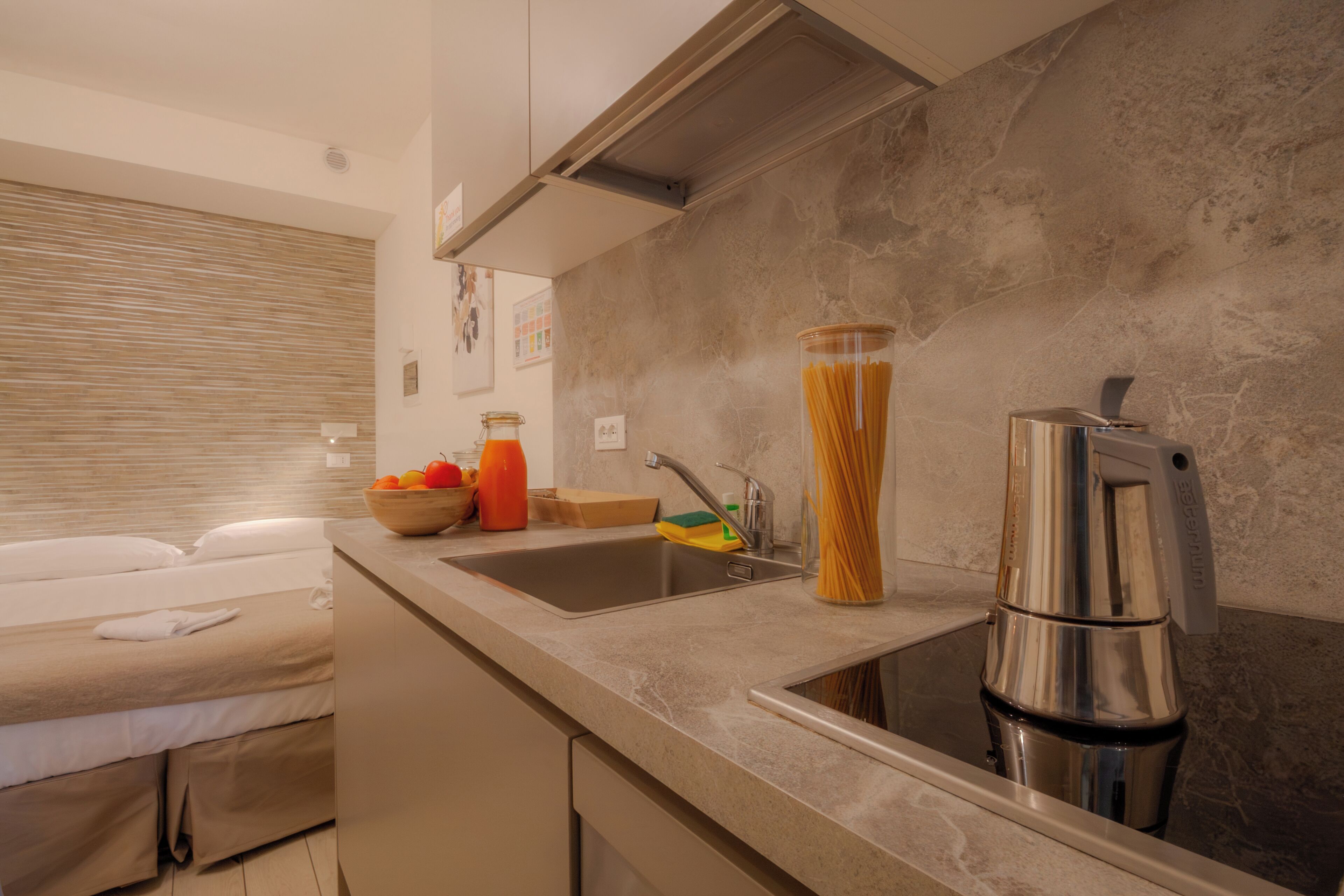 Grand Studio, Kitchenette | Private kitchen | Fridge, cookware/dishes/utensils