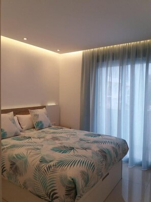 3 makuuhuonetta, silitysrauta/-lauta, vauvan matkasänky, Wi-Fi