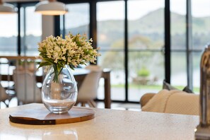 Dining - Bridge Water Views - Waterfront (Bonnie Doon)