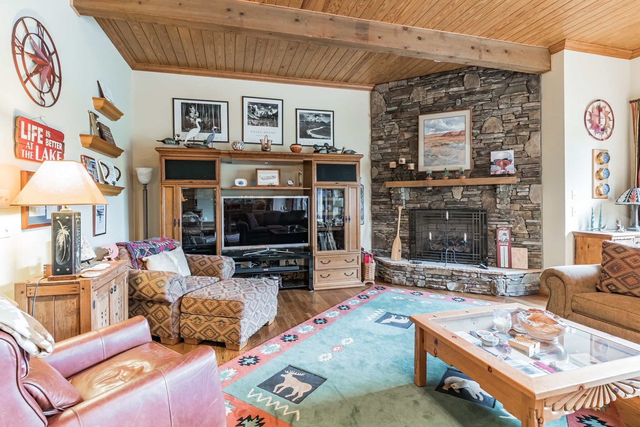 Extraordinary Lake Front Home With Boat Dock , Private Deck And Fire Pit 3 Bedroom Home by Redawning