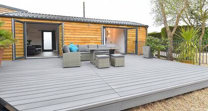 Cheerful 1BD Cottage With Parking Nr Guildford