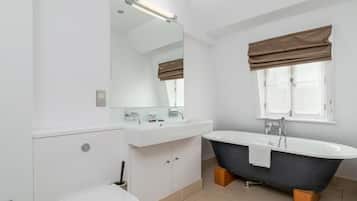 Apartment (3 Bedrooms) | Bathroom