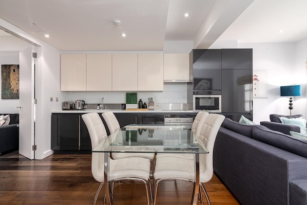 Lägenhet (3 Bedrooms) | Eget kök | Mikrovågsugn och ugn