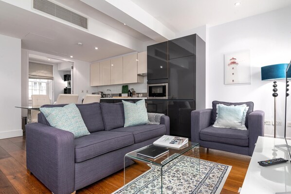 Appartamento (3 Bedrooms) | Area soggiorno