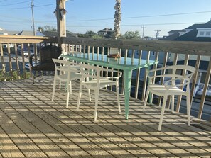Outdoor dining - Modern Beach Condo Close to Attractions (Wildwood Crest)