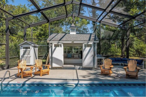 8 Min To Hudson! Newly Renovated Home w/ Yard