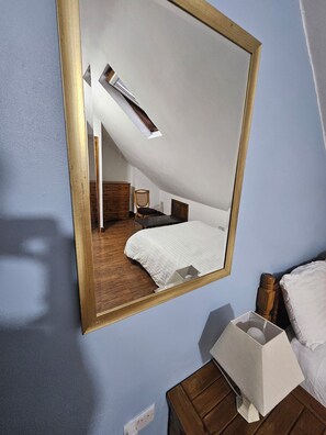 Habitación doble Deluxe, 1 cama matrimonial | Wifi gratis y ropa de cama