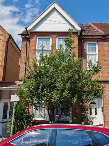 SnoozeDen Wellesley – Near to Slough Station