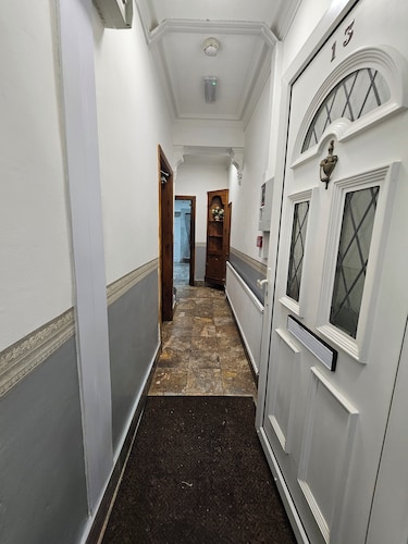 SnoozeDen Wellesley – Near to Slough Station