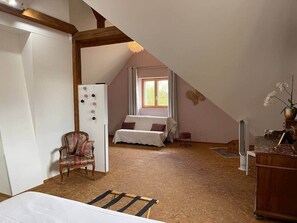 4 Schlafzimmer, Bügeleisen/Bügelbrett, kostenloses WLAN, Bettwäsche